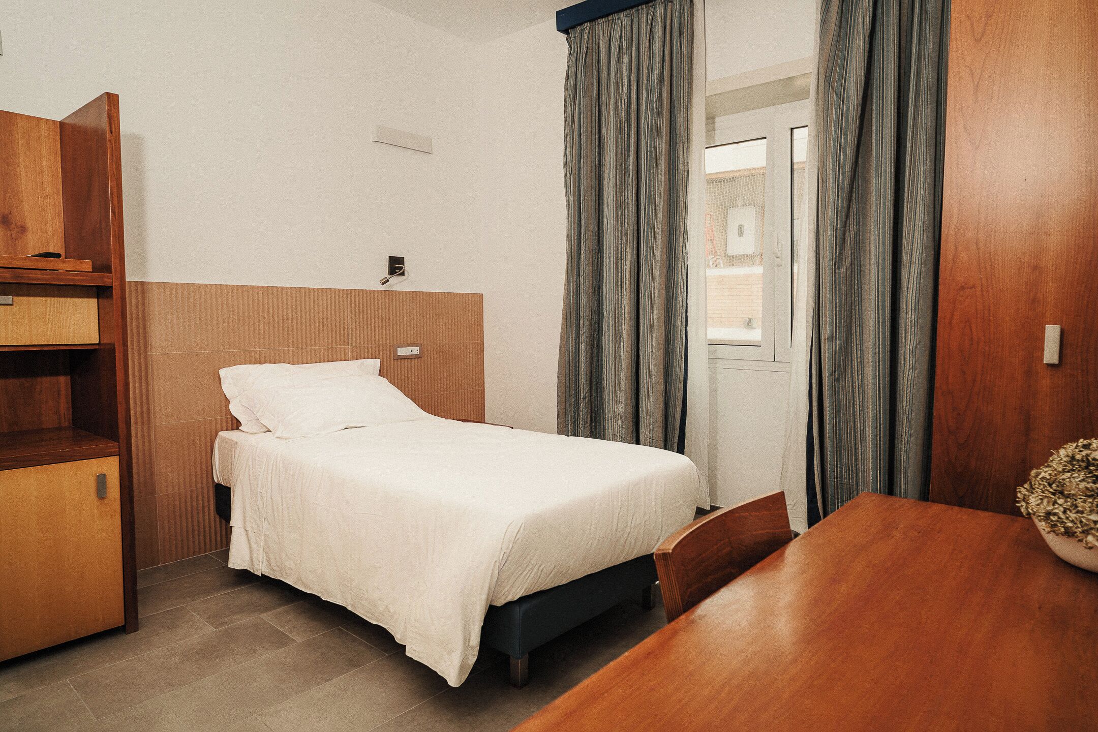 Single Room | In-room safe, soundproofing, free WiFi