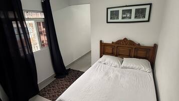 1 quarto, Wi-Fi de cortesia, roupa de cama