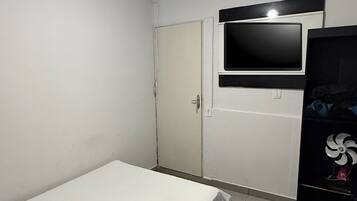 1 quarto, Wi-Fi de cortesia, roupa de cama