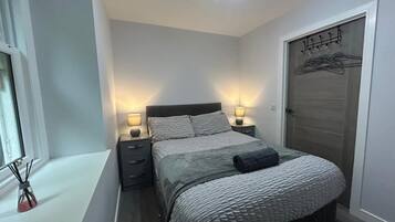2 bedrooms, iron/ironing board, free WiFi, bed sheets