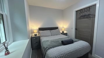 2 chambres, fer et planche à repasser, Wi-Fi gratuit, draps fournis