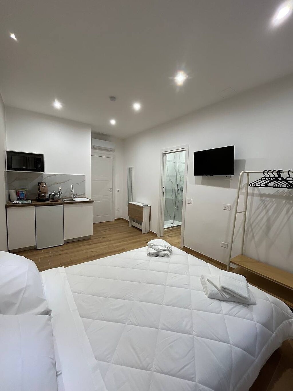 Classic Studio, Private Bathroom | Desk, laptop workspace, blackout drapes, soundproofing