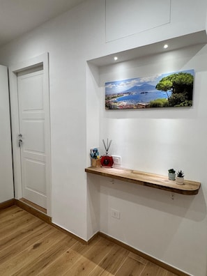 Interior - The Family Rooms (Naples)