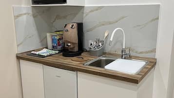 Classic Studio, Private Bathroom | Private kitchen | Fridge, microwave, stovetop, cookware/dishes/utensils