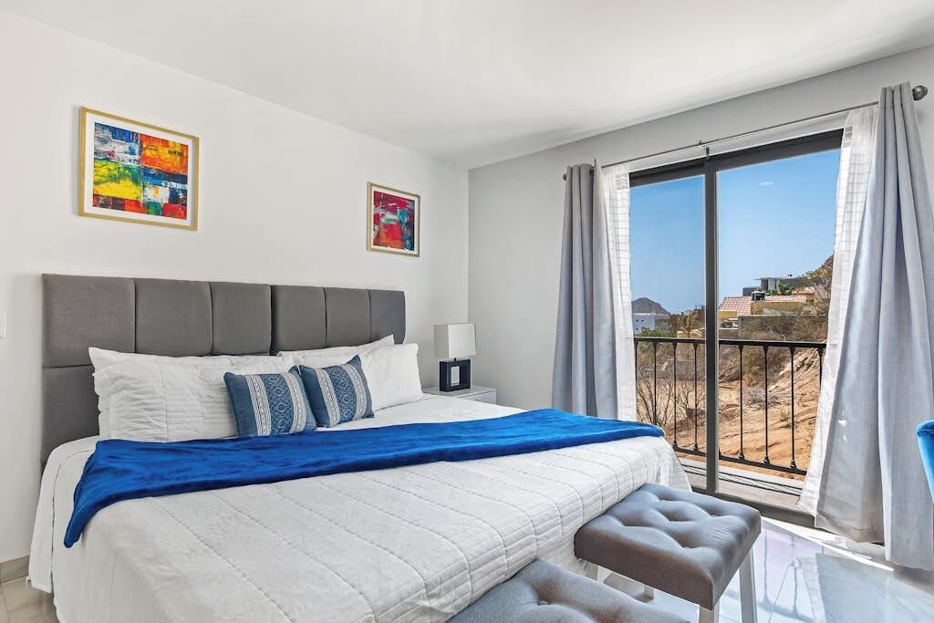 开间, 1 张特大床, 阳台, 山景 (Chloe 508B at Morgan Residences) | 1 多间卧室、特色装修、特色家居
