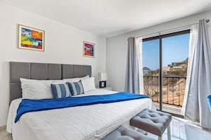 开间, 1 张特大床, 阳台, 山景 (Chloe 508B at Morgan Residences) | 1 多间卧室、特色装修、特色家居
