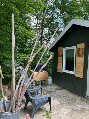 Private Cozy Cabin
2 min drive to great swimming!