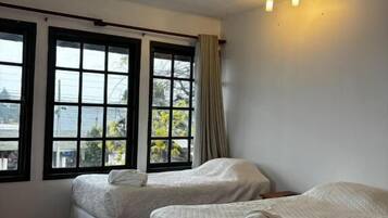 Habitación cuádruple, vistas a la ciudad | Spa