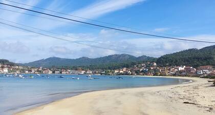 Two-bedroom apartment in Aldán, 10 minutes walk from the beach