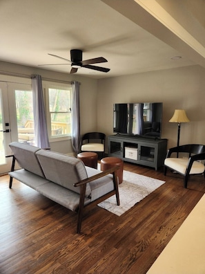 Living area - 2026 FIFA WORLD CUP ATLANTA PERFECTION! Location, location, location! WELCOME! (Atlanta)