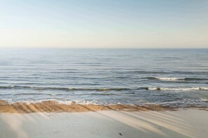 A beach with calm water and a sandy shore. - Juniper Presents: NEW!Elevated Lake Living, Walk to Beach, EV & Pool (Union Pier)