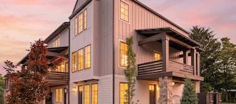 Juniper Presents: NEW!Elevated Lake Living, Walk to Beach, EV & Pool