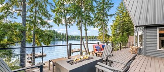 Lakefront Luxury • Hot Tub + Dock Retreat