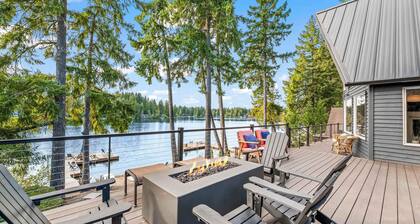 Lakefront Luxury • Hot Tub + Dock Retreat