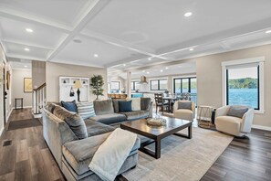 TV, fireplace, video games, DVD player - Waterfront Retreat - Hot Tub, Fireplace, Pier (hoodsport)