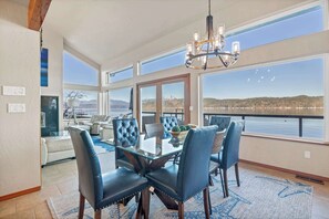 Dining - Hood Canal Waterfront - Dock, Hot Tub, BBQ, Games (Union)