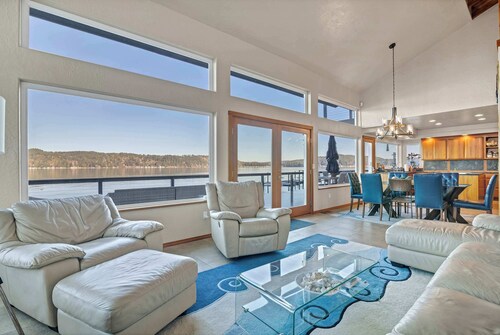 Hood Canal Waterfront - Dock, Hot Tub, BBQ, Games