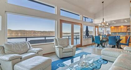 Hood Canal Waterfront - Dock, Hot Tub, BBQ, Games