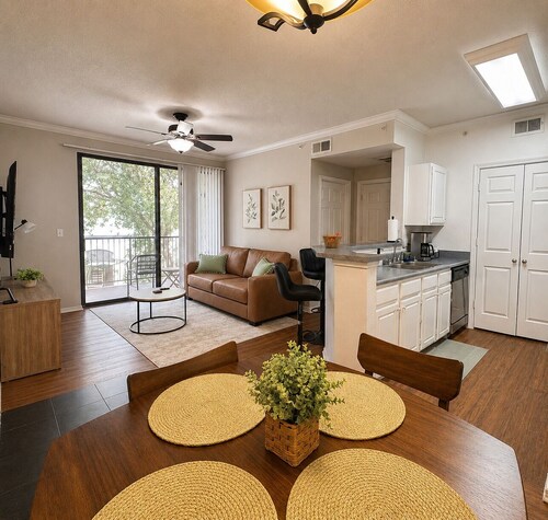 Las Colinas Retreat Near Toyota Music Factory, DFW & Convention Ctr