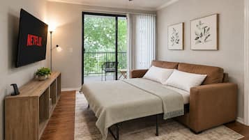 Tabla de planchar con plancha, wifi y ropa de cama