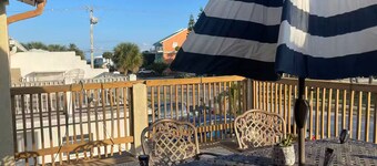 5 minute walk to the beach. The Mermaid House 2-bedroom in Cape Canaveral!