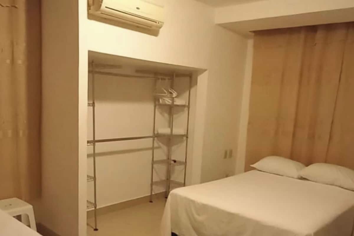 经典双人房 | 遮光窗帘、熨斗/熨衣板、免费 WiFi、床单