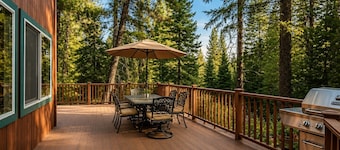 Forest Views | King Bed | Fireplace | Pet Friendly