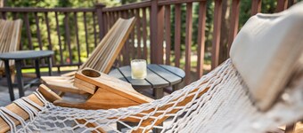 Forest Views | King Bed | Fireplace | Pet Friendly