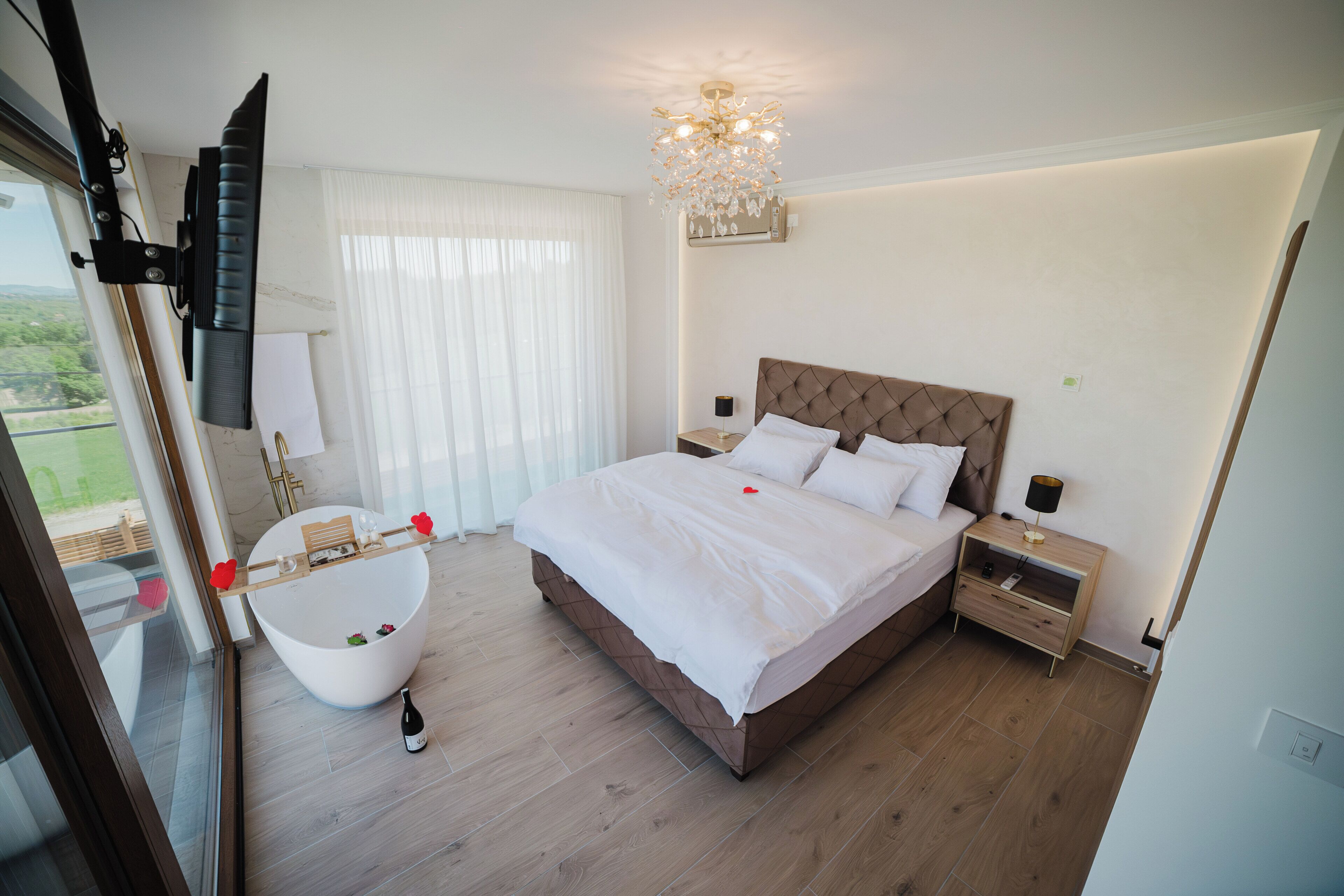 2 bedrooms, internet, bed sheets