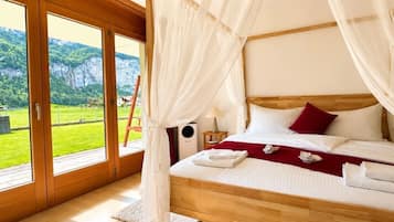 2 bedrooms, WiFi (free), bed sheets