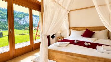3 bedrooms, desk, travel cot, free WiFi