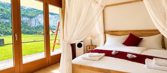 Waterfall 3BR Garden Apt • AC • near Interlaken