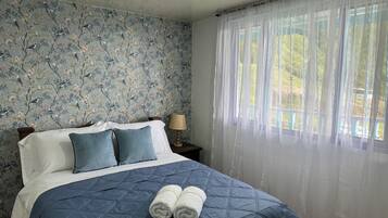8 bedrooms, iron/ironing board, WiFi, bed sheets