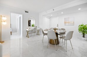 Dining - Spacious Ocean View Condo w/Resort Amenities 1108 (Miami Beach)