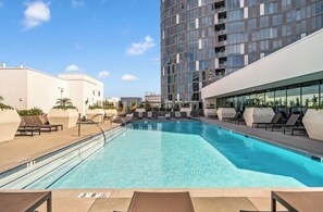 Outdoor pool - Beautiful luxury high-rise condo with views of downtown Los Angeles in Koreatown (Vernon)