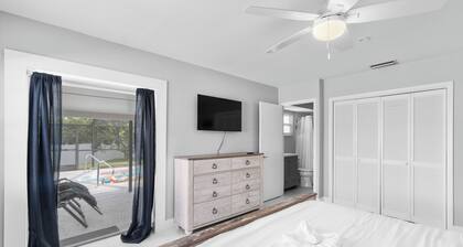 Coastal Naples Escape Private Pool, Sleeps 12, Vanderbilt Beach 5 mins away
