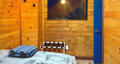 Luxury Renovated | Pool | Hot Tub | Sleeps 20