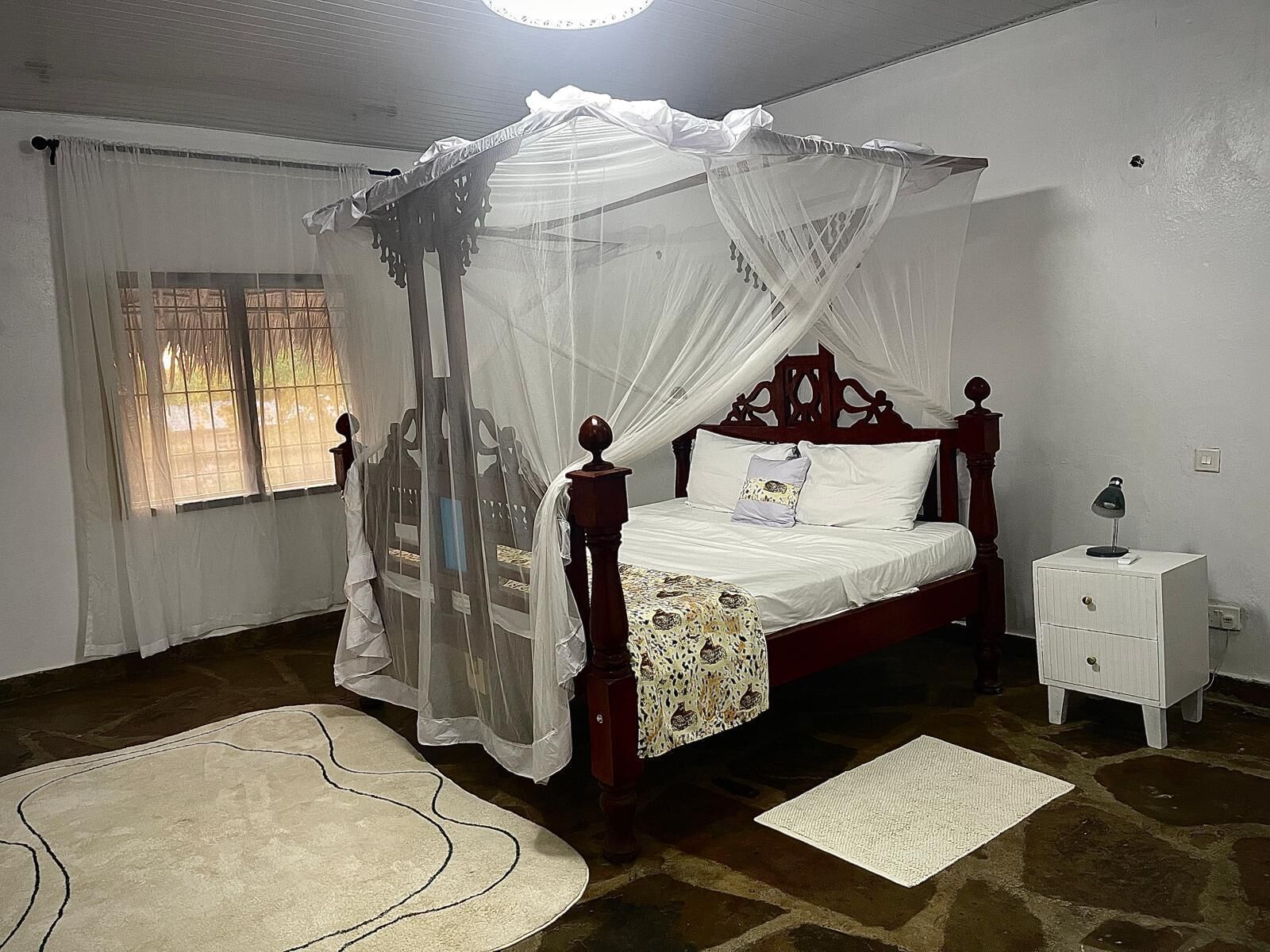 5 bedrooms, iron/ironing board, WiFi