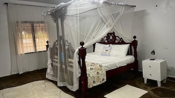 5 bedrooms, iron/ironing board, WiFi