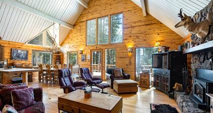 Alces Lodge - Authentic Log Cabin, Deck, Game Room