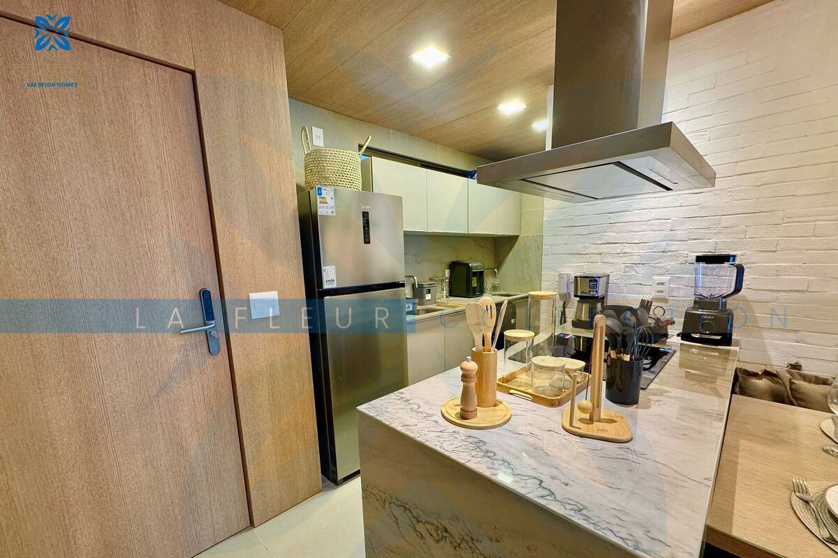 Apartamento de lujo | Cocina privada | Cafetera o tetera, frigorífico, microondas y horno