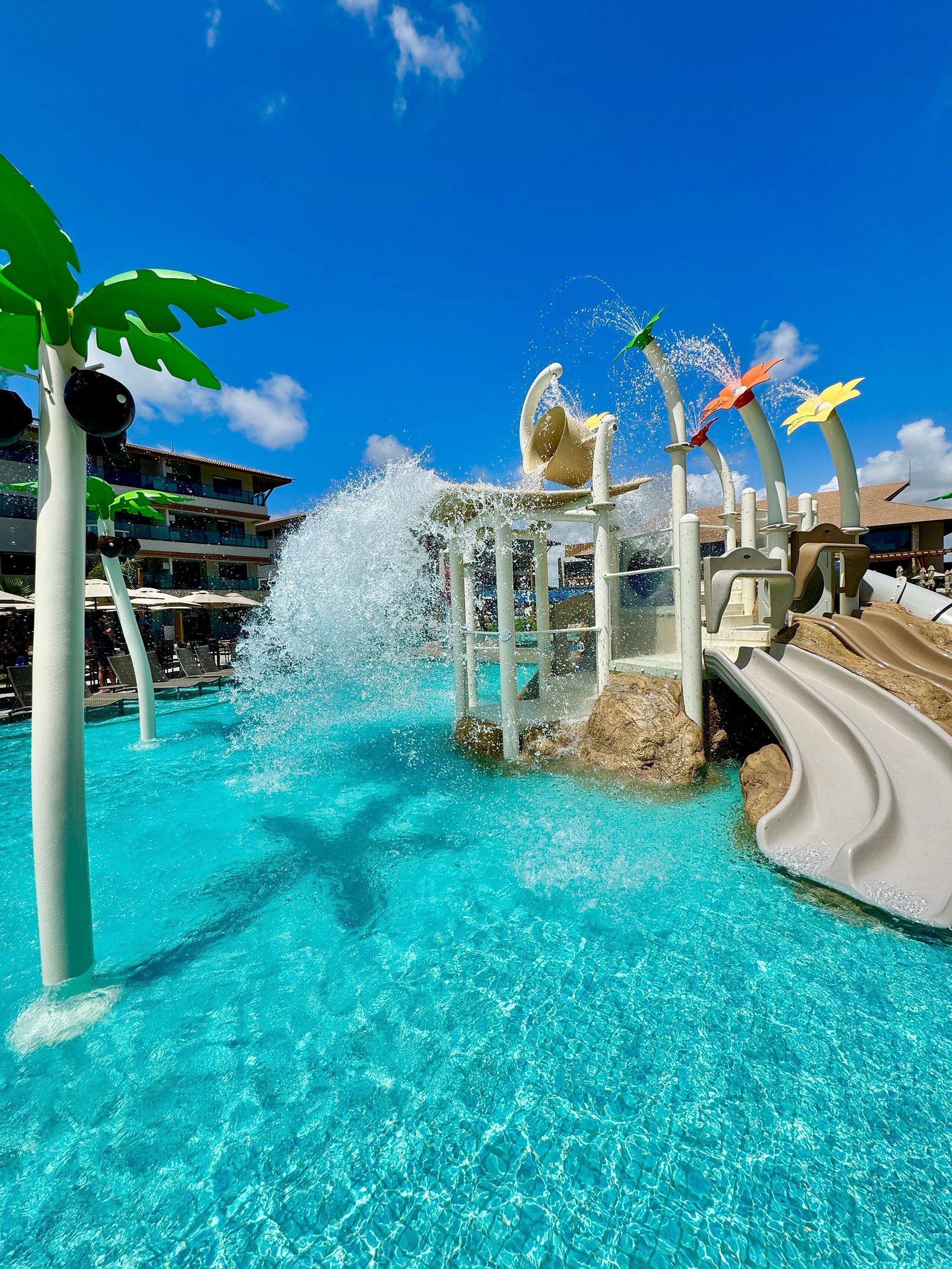 7 piscinas externas, guarda-sóis, espreguiçadeiras
