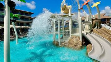 7 piscinas externas, guarda-sóis, espreguiçadeiras
