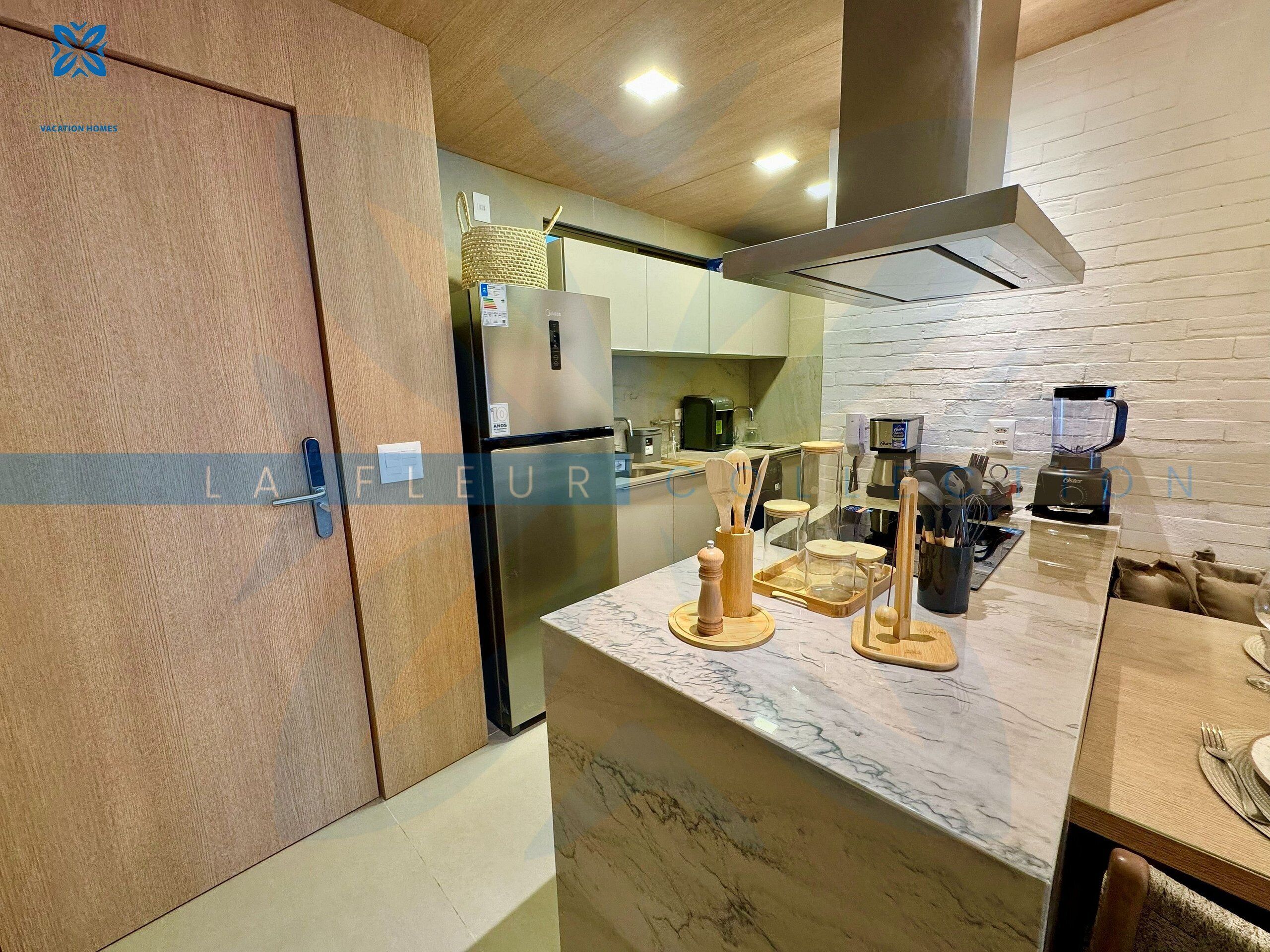 Apartamento de lujo | Cocina privada | Frigorífico, microondas, horno y placa de cocina