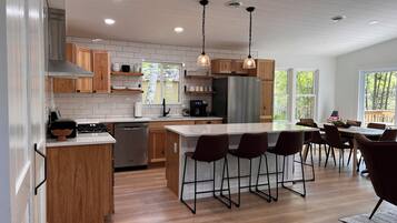 Coffee/tea maker, fridge, microwave, oven