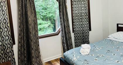 Tranquil 3-bedroom house with AC in charming Snellville, close to Public Library