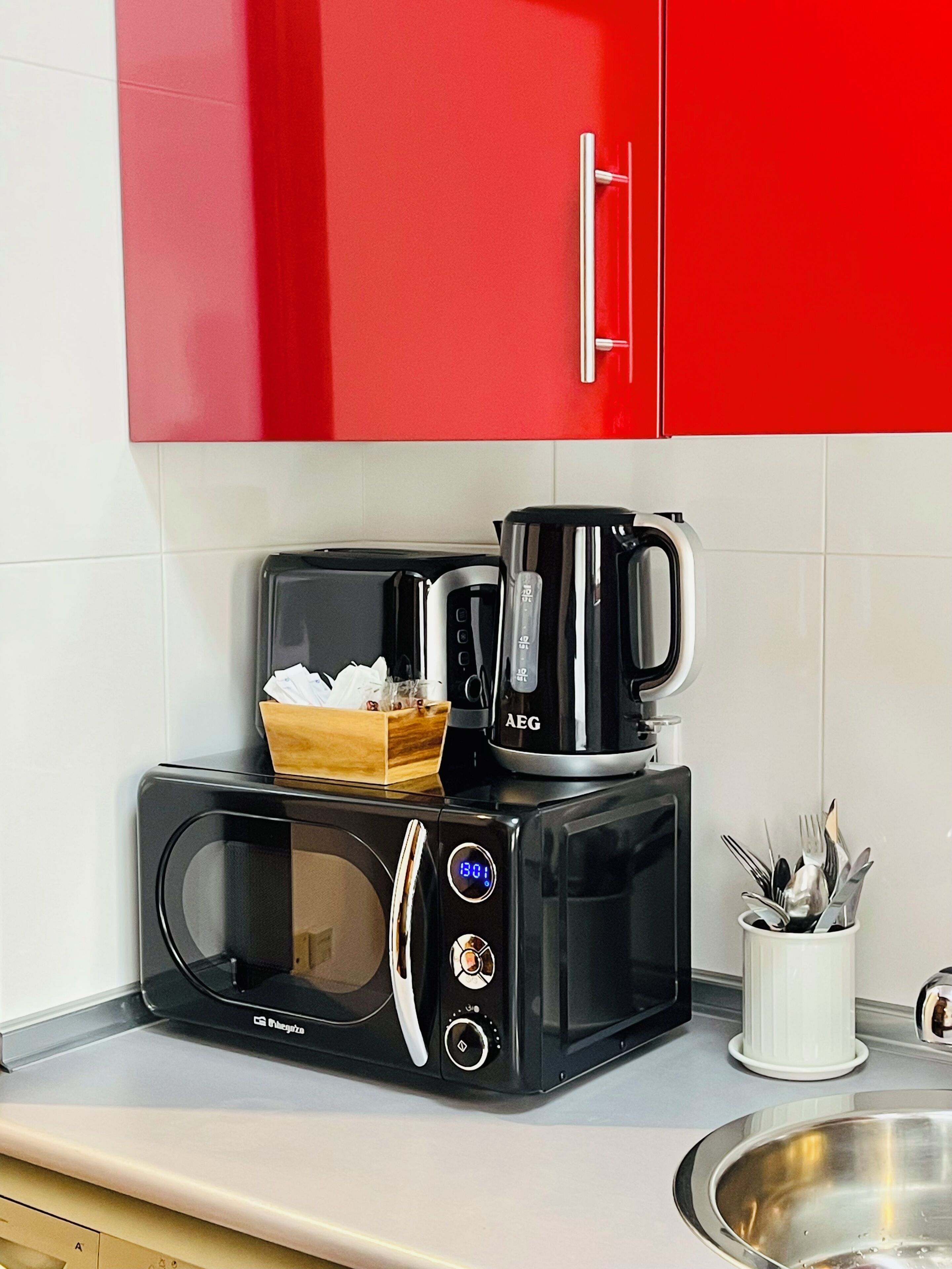 Geladeira, micro-ondas, fogão, cooktop