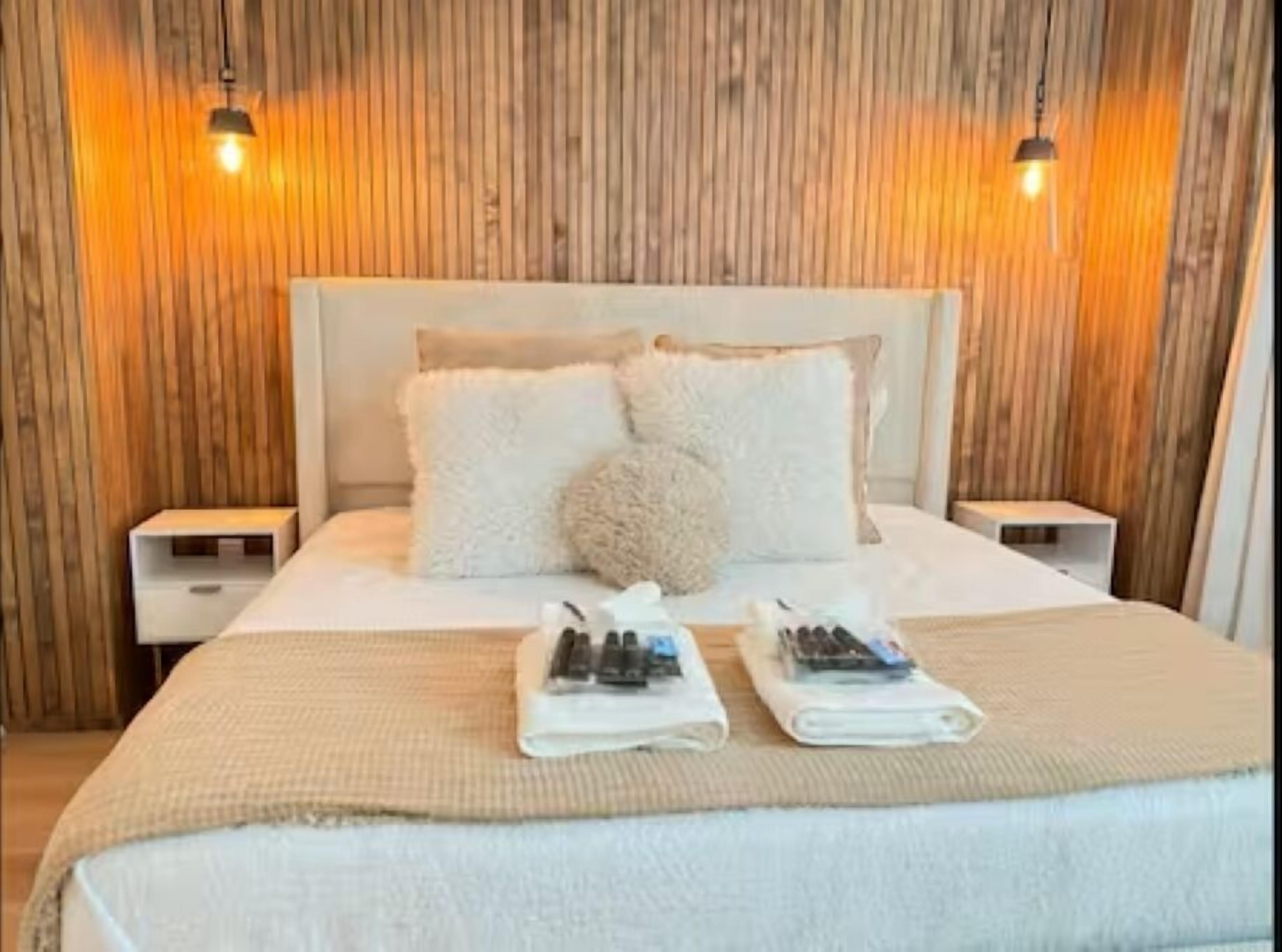 5 habitaciones, tabla de planchar con plancha, wifi y ropa de cama 