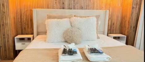 5 habitaciones, tabla de planchar con plancha, wifi y ropa de cama