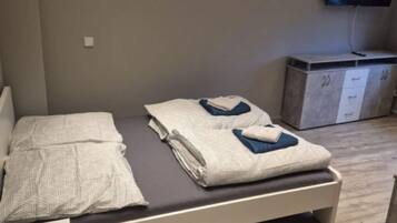 1 bedroom, internet, bed sheets